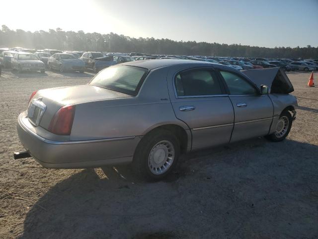 Photo 2 VIN: 1LNHM81W3YY936535 - LINCOLN TOWN CAR E 