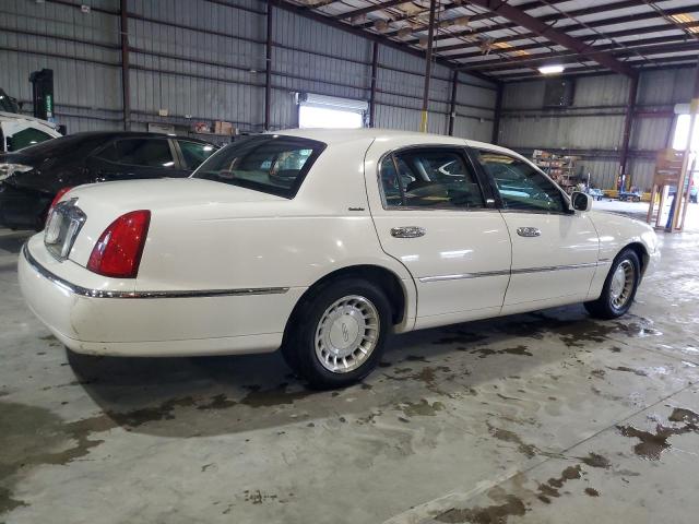 Photo 2 VIN: 1LNHM81W41Y680167 - LINCOLN TOWN CAR E 