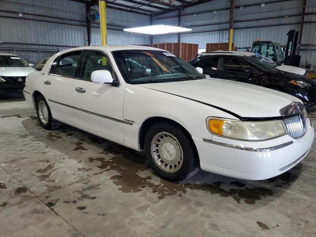 Photo 3 VIN: 1LNHM81W41Y680167 - LINCOLN TOWN CAR E 