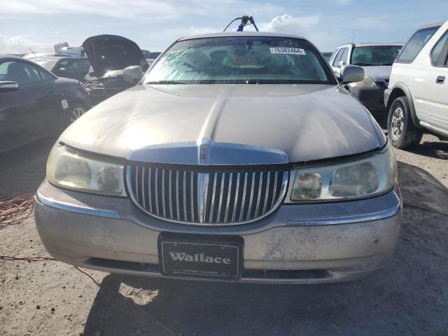 Photo 4 VIN: 1LNHM81W42Y658364 - LINCOLN TOWN CAR E 