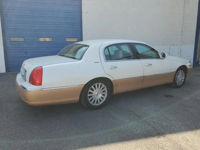 Photo 2 VIN: 1LNHM81W43Y660987 - LINCOLN TOWN CAR 