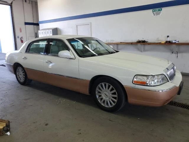 Photo 3 VIN: 1LNHM81W43Y660987 - LINCOLN TOWN CAR 