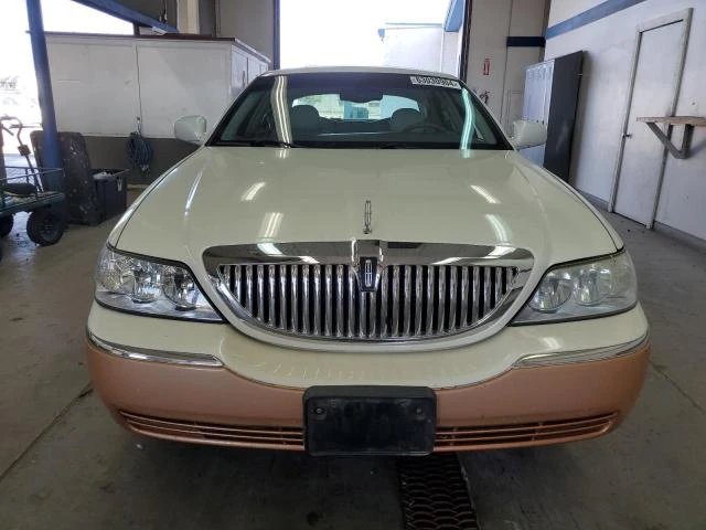 Photo 4 VIN: 1LNHM81W43Y660987 - LINCOLN TOWN CAR 