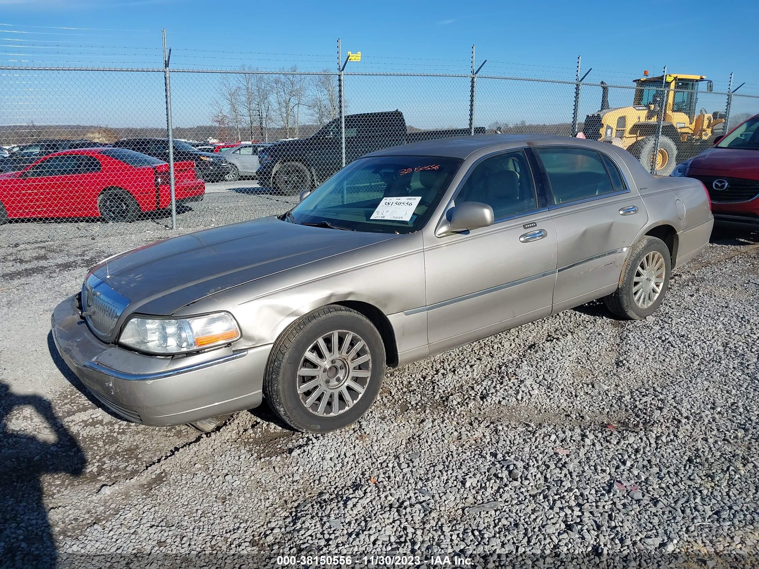 Photo 1 VIN: 1LNHM81W43Y672671 - LINCOLN TOWN CAR 