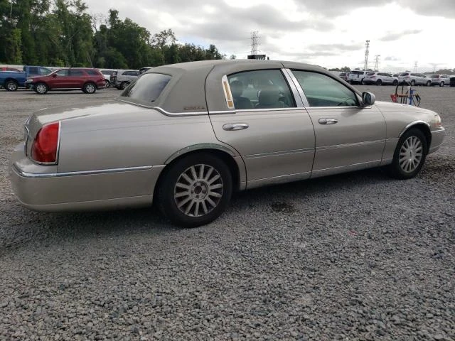 Photo 2 VIN: 1LNHM81W43Y678552 - LINCOLN TOWN CAR E 