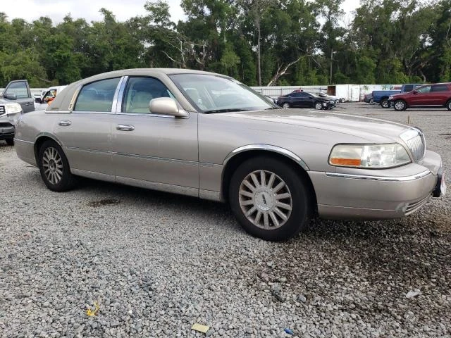 Photo 3 VIN: 1LNHM81W43Y678552 - LINCOLN TOWN CAR E 