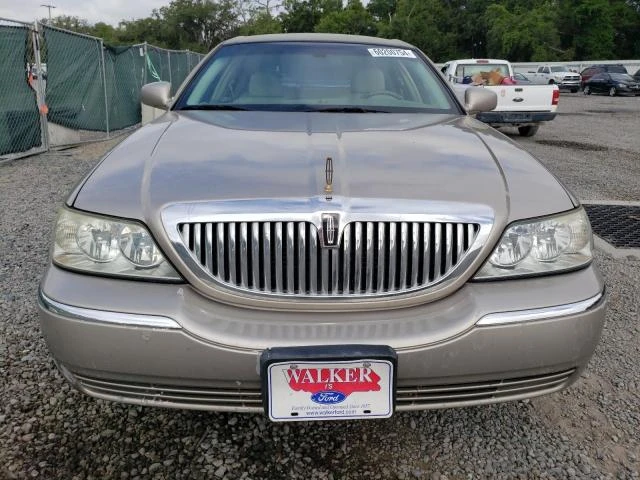 Photo 4 VIN: 1LNHM81W43Y678552 - LINCOLN TOWN CAR E 