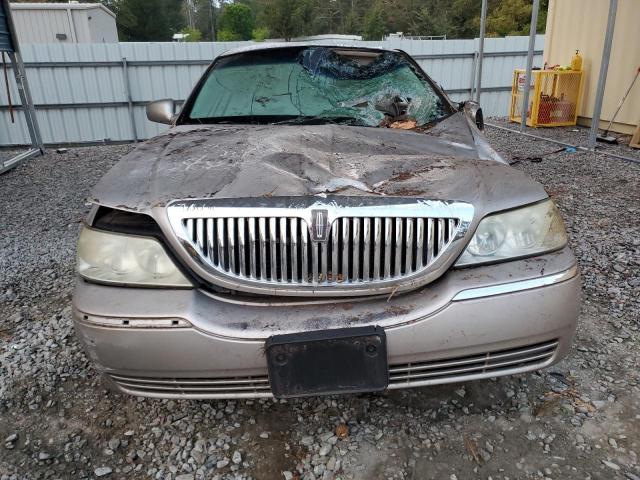 Photo 4 VIN: 1LNHM81W43Y692936 - LINCOLN TOWN CAR E 