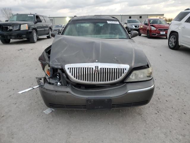 Photo 4 VIN: 1LNHM81W44Y615629 - LINCOLN TOWN CAR E 