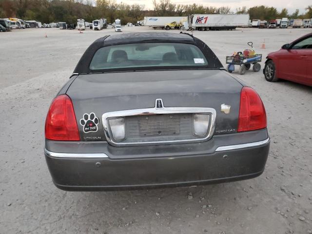 Photo 5 VIN: 1LNHM81W44Y615629 - LINCOLN TOWN CAR E 