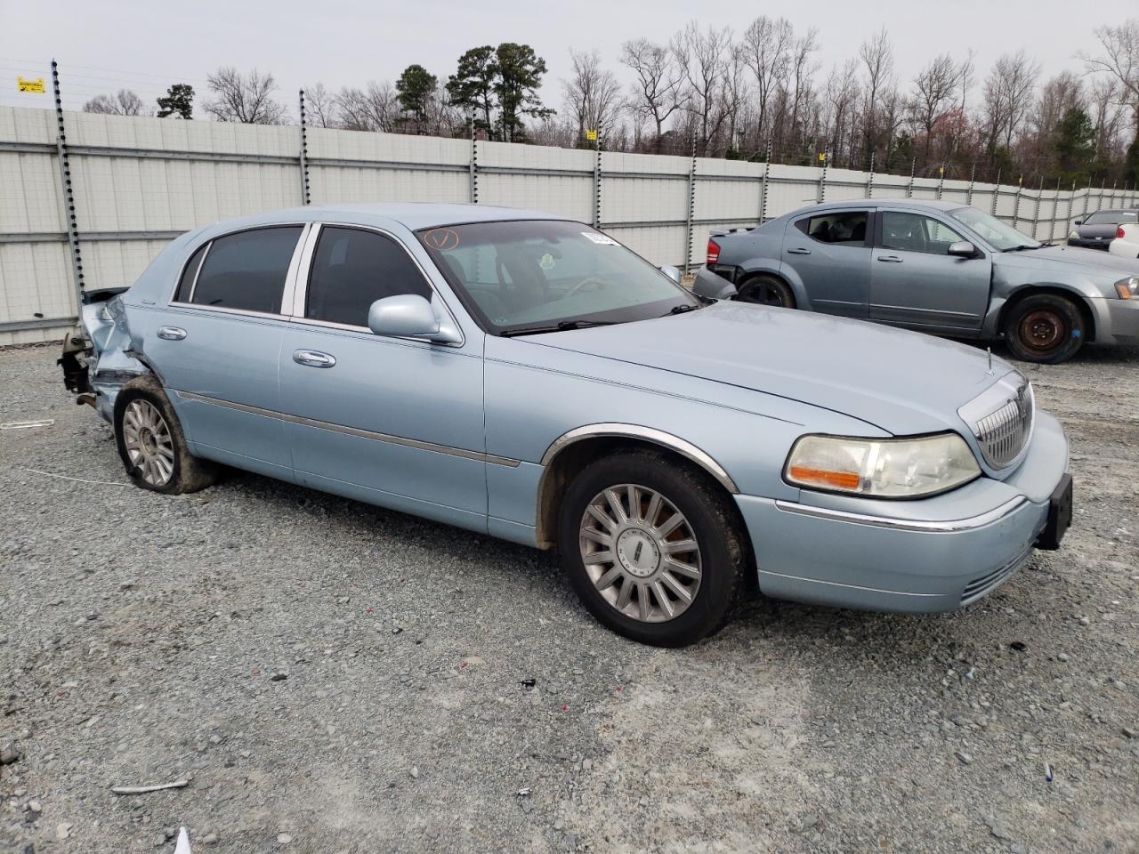 Photo 3 VIN: 1LNHM81W45Y622503 - LINCOLN TOWN CAR 