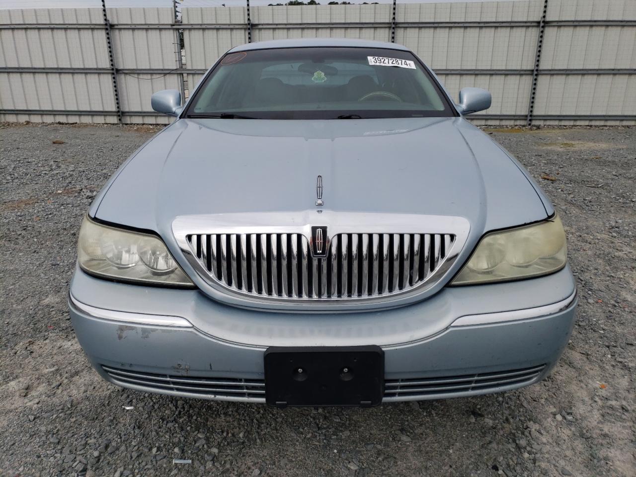 Photo 4 VIN: 1LNHM81W45Y622503 - LINCOLN TOWN CAR 