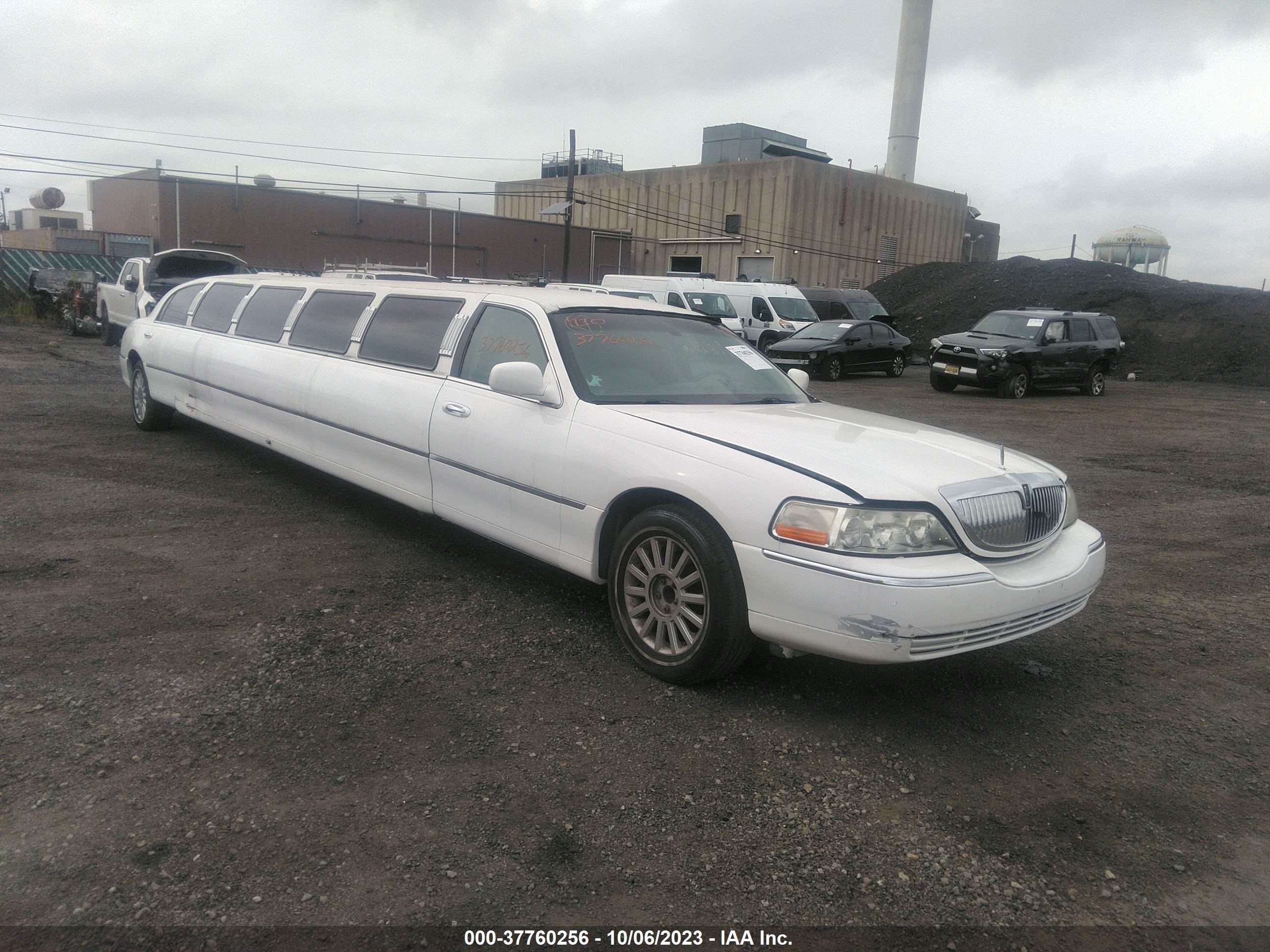 Photo 0 VIN: 1LNHM81W45Y622632 - LINCOLN TOWN CAR 