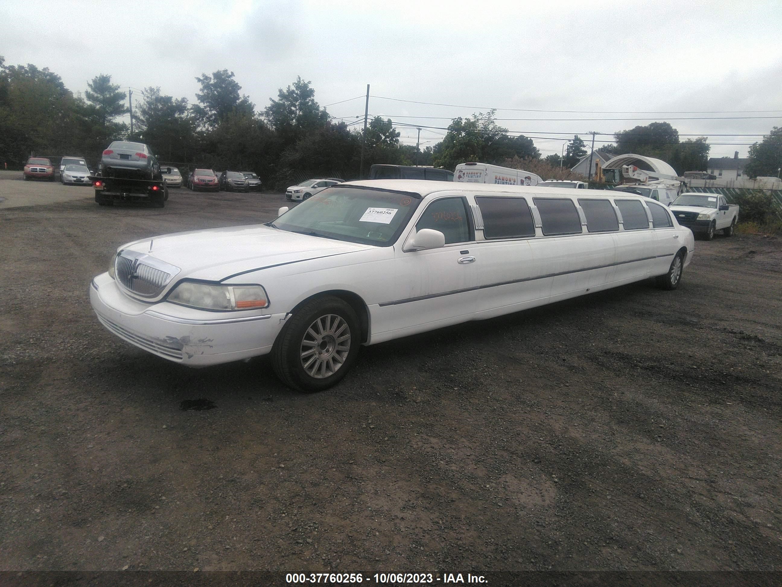 Photo 1 VIN: 1LNHM81W45Y622632 - LINCOLN TOWN CAR 