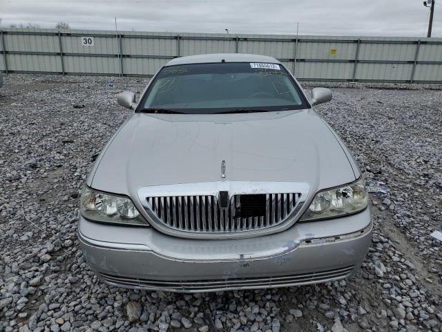 Photo 4 VIN: 1LNHM81W45Y643299 - LINCOLN TOWN CAR S 