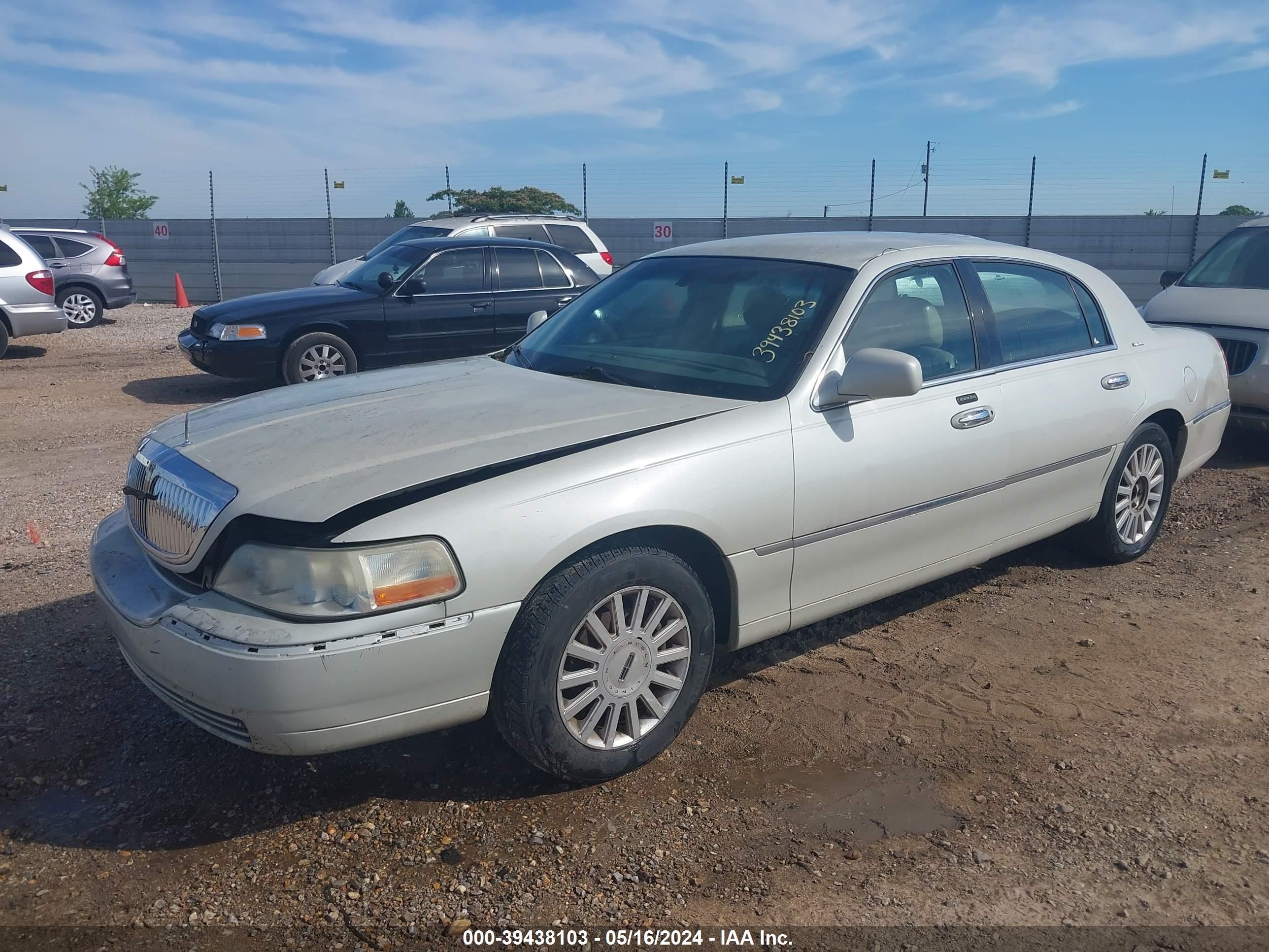 Photo 1 VIN: 1LNHM81W45Y648180 - LINCOLN TOWN CAR 