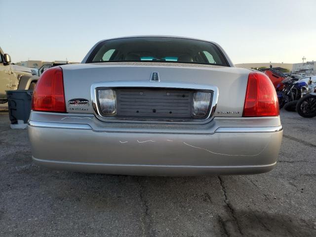 Photo 5 VIN: 1LNHM81W46Y631719 - LINCOLN TOWNCAR 