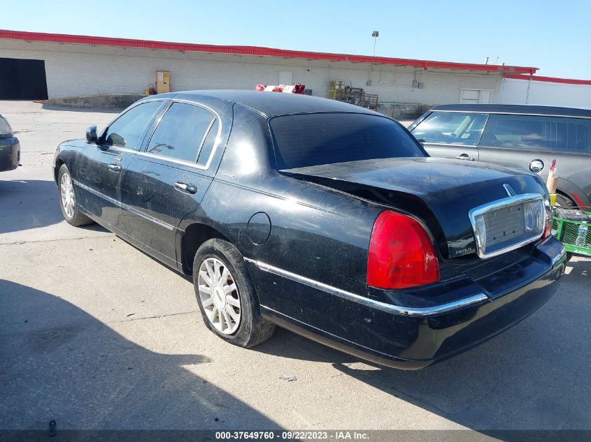 Photo 2 VIN: 1LNHM81W47Y634542 - LINCOLN TOWN CAR 