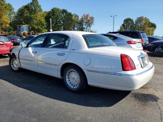 Photo 1 VIN: 1LNHM81W4XY628028 - LINCOLN TOWN CAR E 