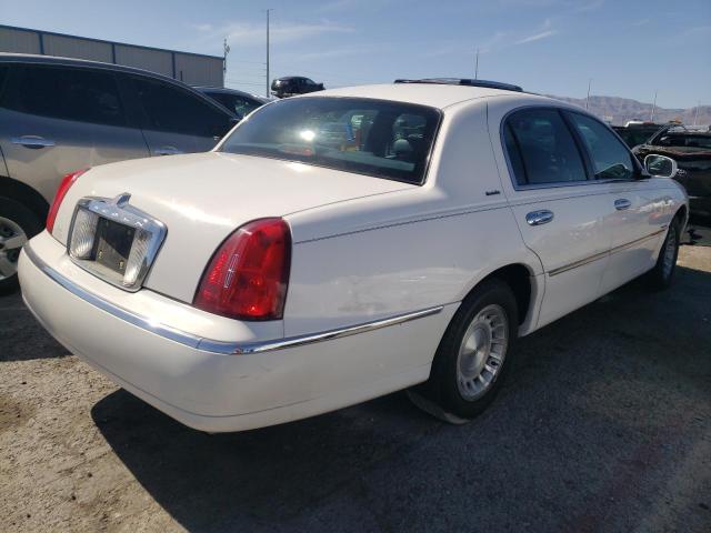 Photo 2 VIN: 1LNHM81W4XY635870 - LINCOLN TOWNCAR 