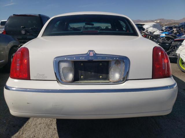 Photo 5 VIN: 1LNHM81W4XY635870 - LINCOLN TOWNCAR 