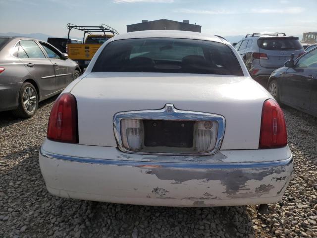 Photo 5 VIN: 1LNHM81W4XY717680 - LINCOLN TOWN CAR E 