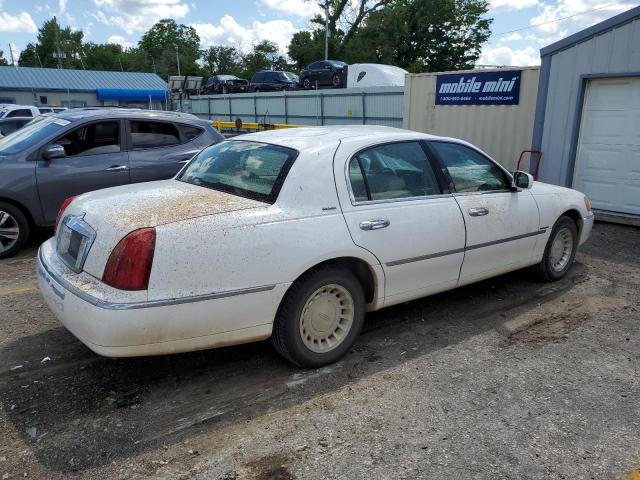 Photo 2 VIN: 1LNHM81W4YY821717 - LINCOLN TOWNCAR 