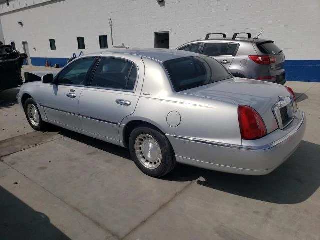 Photo 1 VIN: 1LNHM81W52Y611389 - LINCOLN TOWN CAR E 