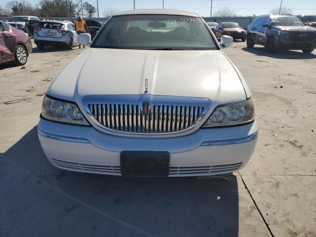 Photo 4 VIN: 1LNHM81W53Y630266 - LINCOLN TOWN CAR E 