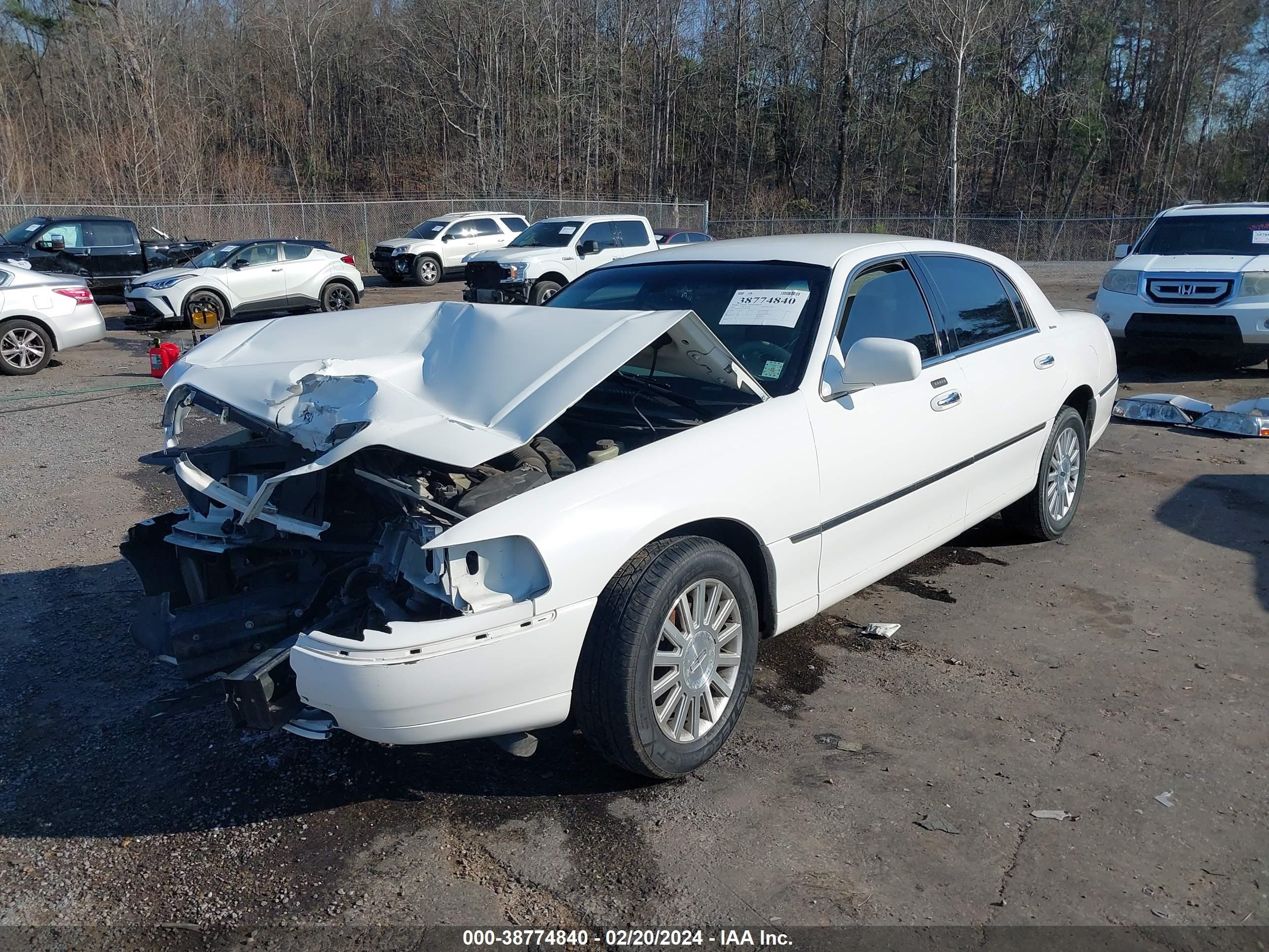 Photo 1 VIN: 1LNHM81W53Y667768 - LINCOLN TOWN CAR 