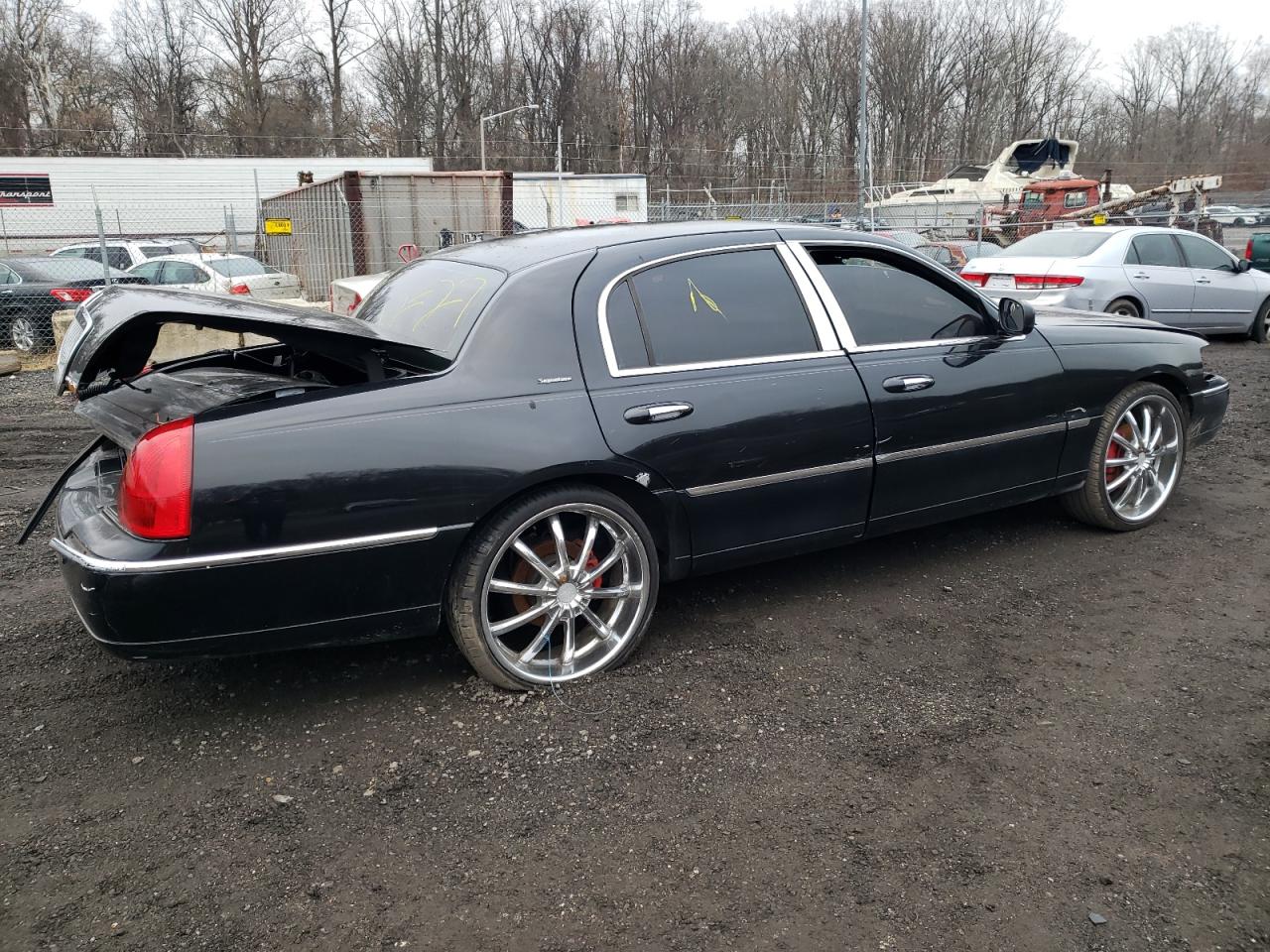 Photo 2 VIN: 1LNHM81W54Y601612 - LINCOLN TOWN CAR 