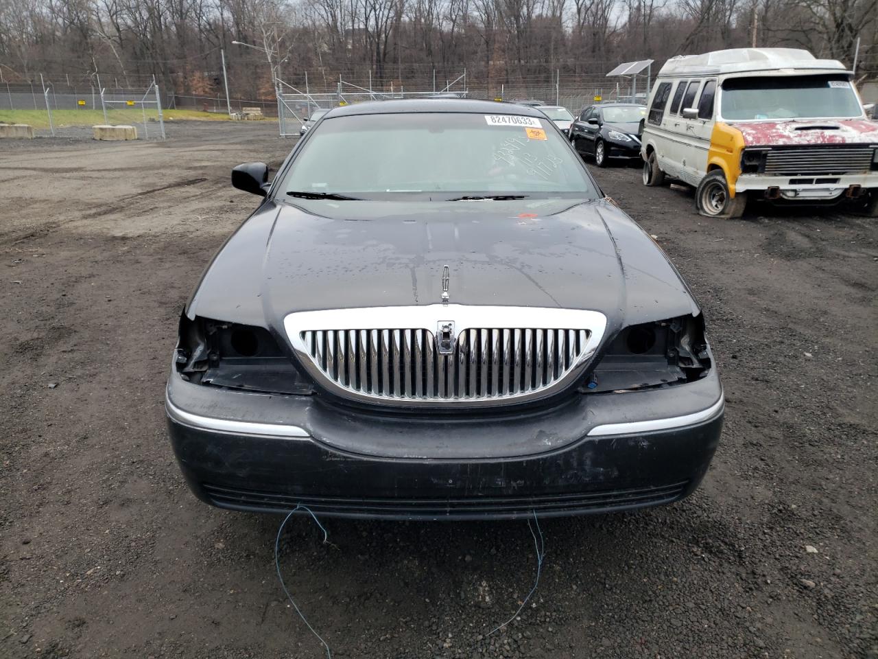 Photo 4 VIN: 1LNHM81W54Y601612 - LINCOLN TOWN CAR 