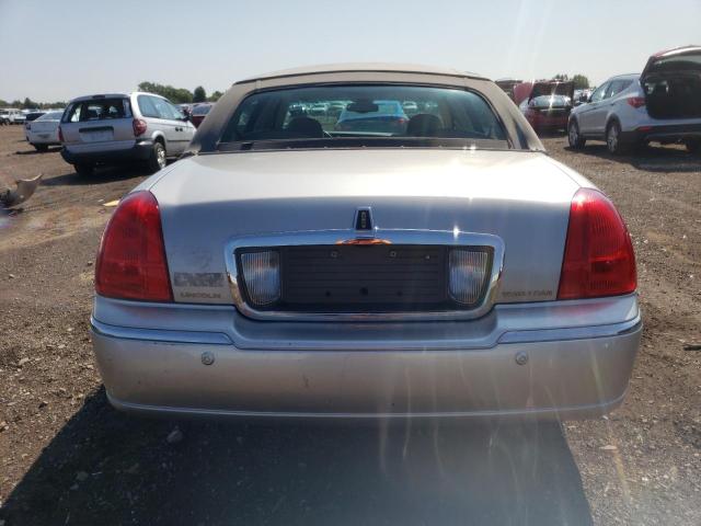 Photo 5 VIN: 1LNHM81W54Y626929 - LINCOLN TOWN CAR E 