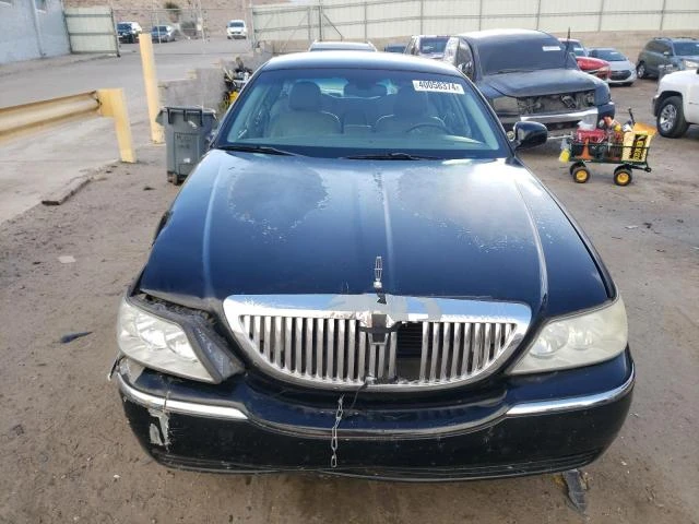 Photo 4 VIN: 1LNHM81W54Y647313 - LINCOLN TOWN CAR E 