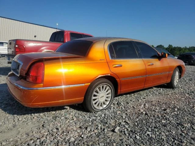 Photo 2 VIN: 1LNHM81W55Y606147 - LINCOLN TOWN CAR S 