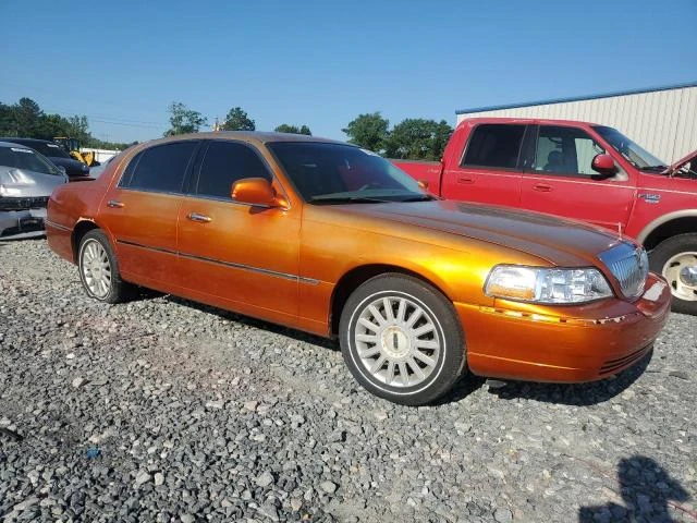 Photo 3 VIN: 1LNHM81W55Y606147 - LINCOLN TOWN CAR S 