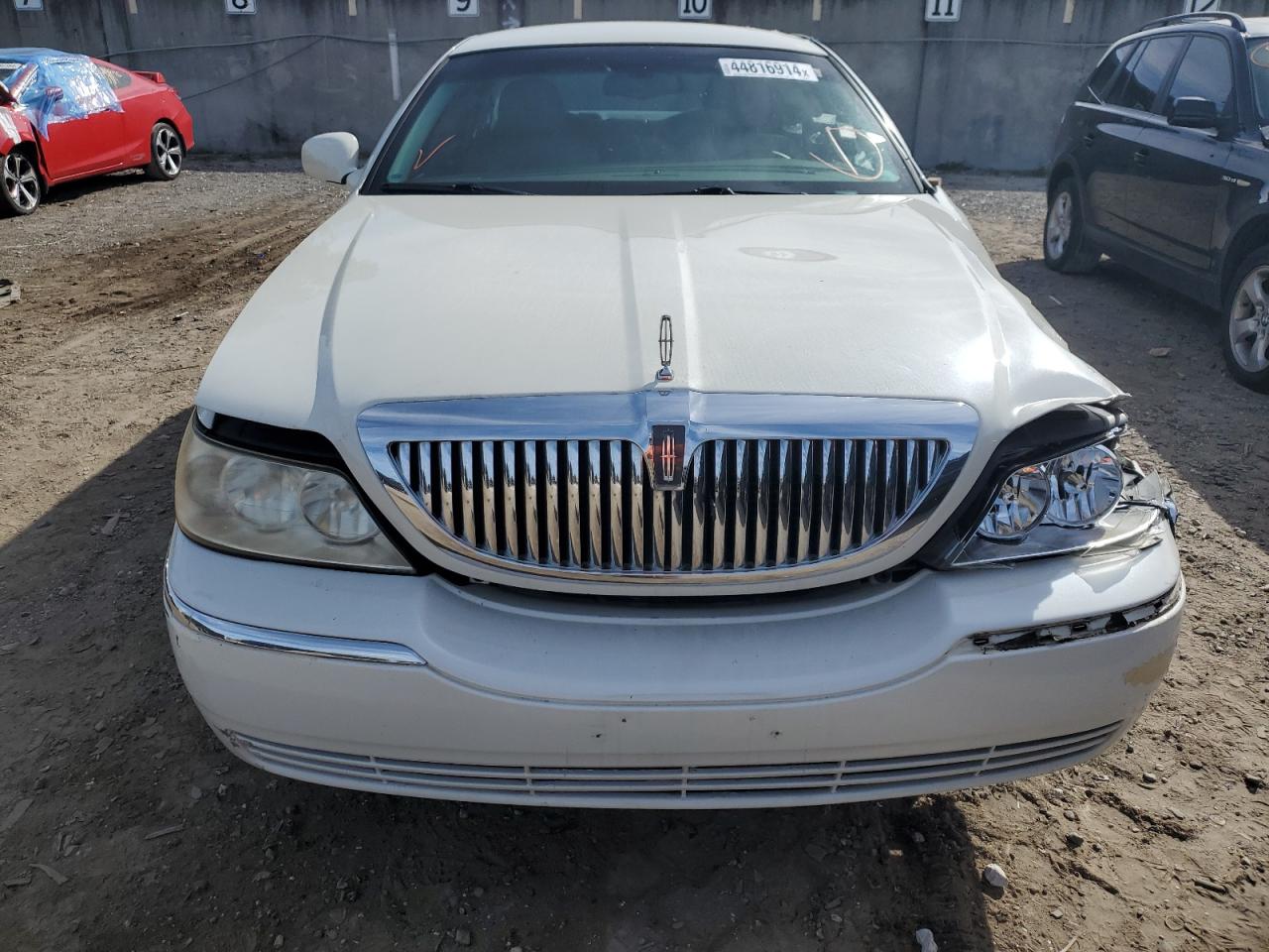 Photo 4 VIN: 1LNHM81W55Y606603 - LINCOLN TOWN CAR 