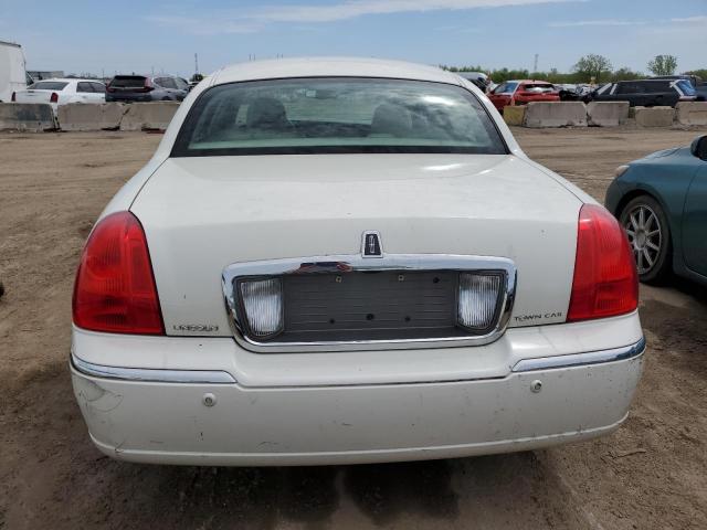 Photo 5 VIN: 1LNHM81W55Y613549 - LINCOLN TOWNCAR 