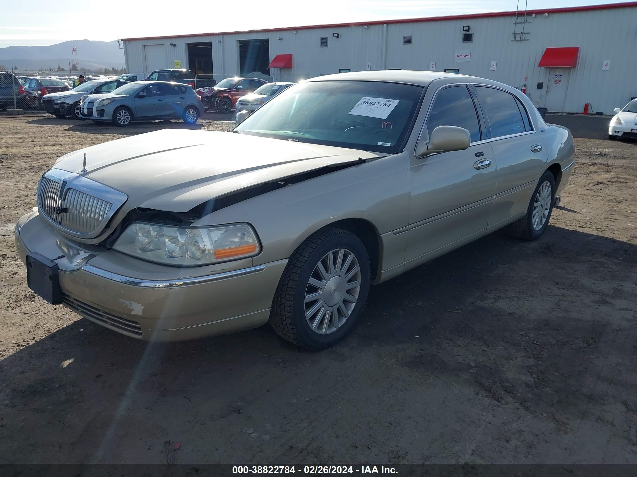 Photo 1 VIN: 1LNHM81W55Y618315 - LINCOLN TOWN CAR 