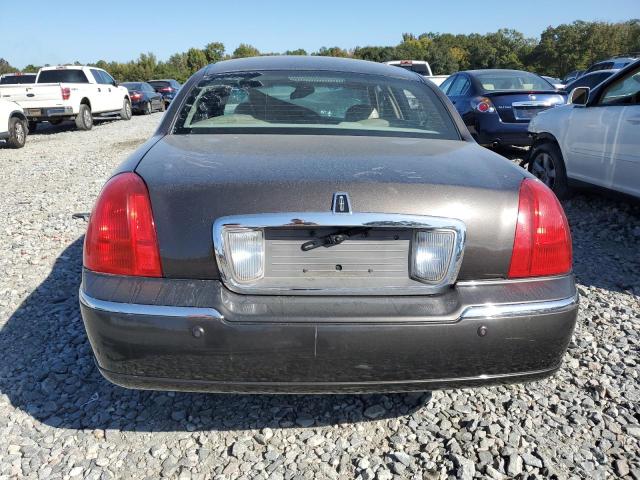 Photo 5 VIN: 1LNHM81W55Y628973 - LINCOLN TOWN CAR S 