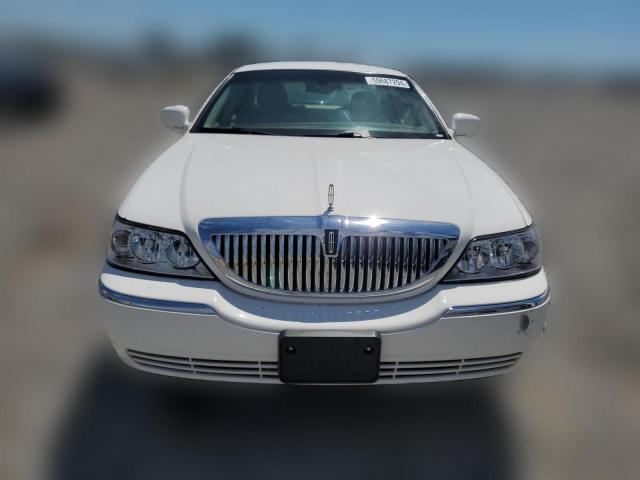 Photo 4 VIN: 1LNHM81W55Y666607 - LINCOLN TOWNCAR 