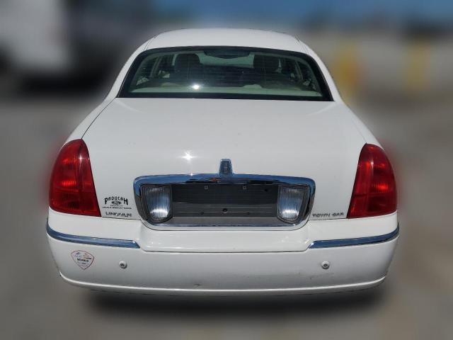 Photo 5 VIN: 1LNHM81W55Y666607 - LINCOLN TOWNCAR 