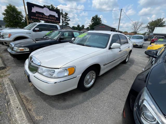 Photo 1 VIN: 1LNHM81W5XY679473 - LINCOLN TOWN CAR E 