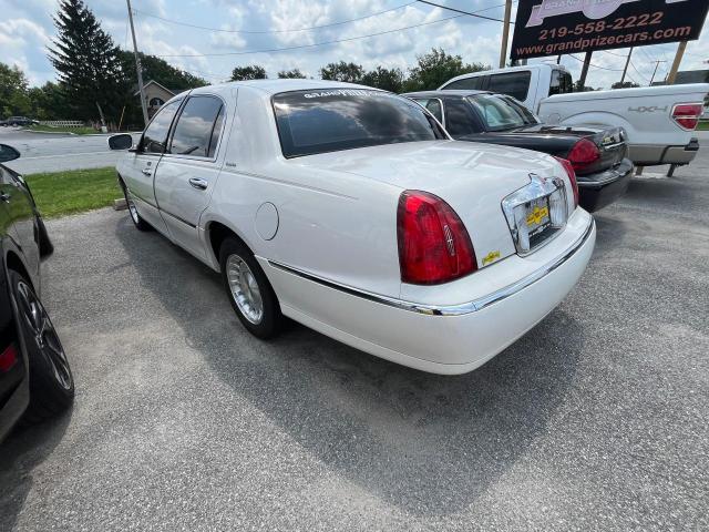 Photo 2 VIN: 1LNHM81W5XY679473 - LINCOLN TOWN CAR E 