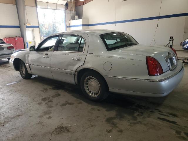 Photo 1 VIN: 1LNHM81W61Y648109 - LINCOLN TOWN CAR E 