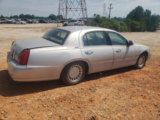 Photo 2 VIN: 1LNHM81W61Y672605 - LINCOLN TOWN CAR E 