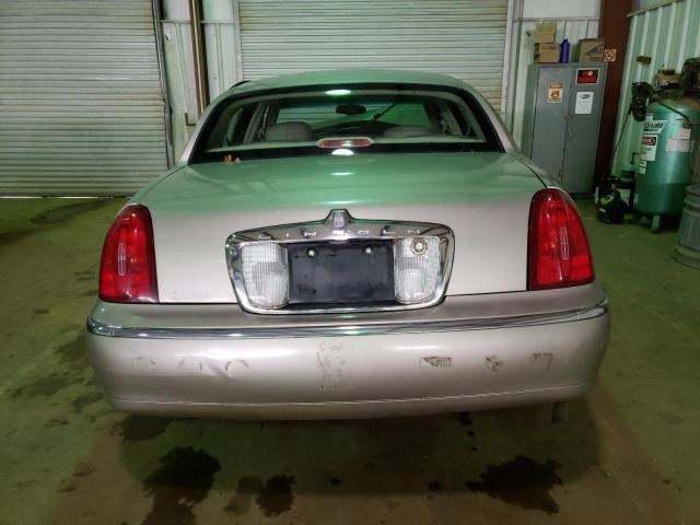 Photo 5 VIN: 1LNHM81W62Y614219 - LINCOLN TOWN CAR E 