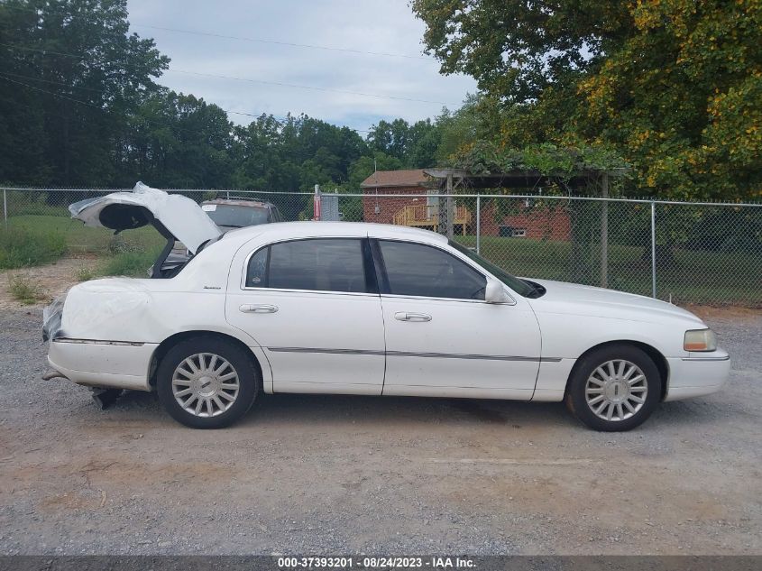 Photo 13 VIN: 1LNHM81W64Y610190 - LINCOLN TOWN CAR 