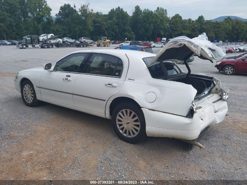 Photo 2 VIN: 1LNHM81W64Y610190 - LINCOLN TOWN CAR 