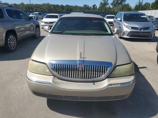 Photo 4 VIN: 1LNHM81W64Y663634 - LINCOLN TOWN CAR E 